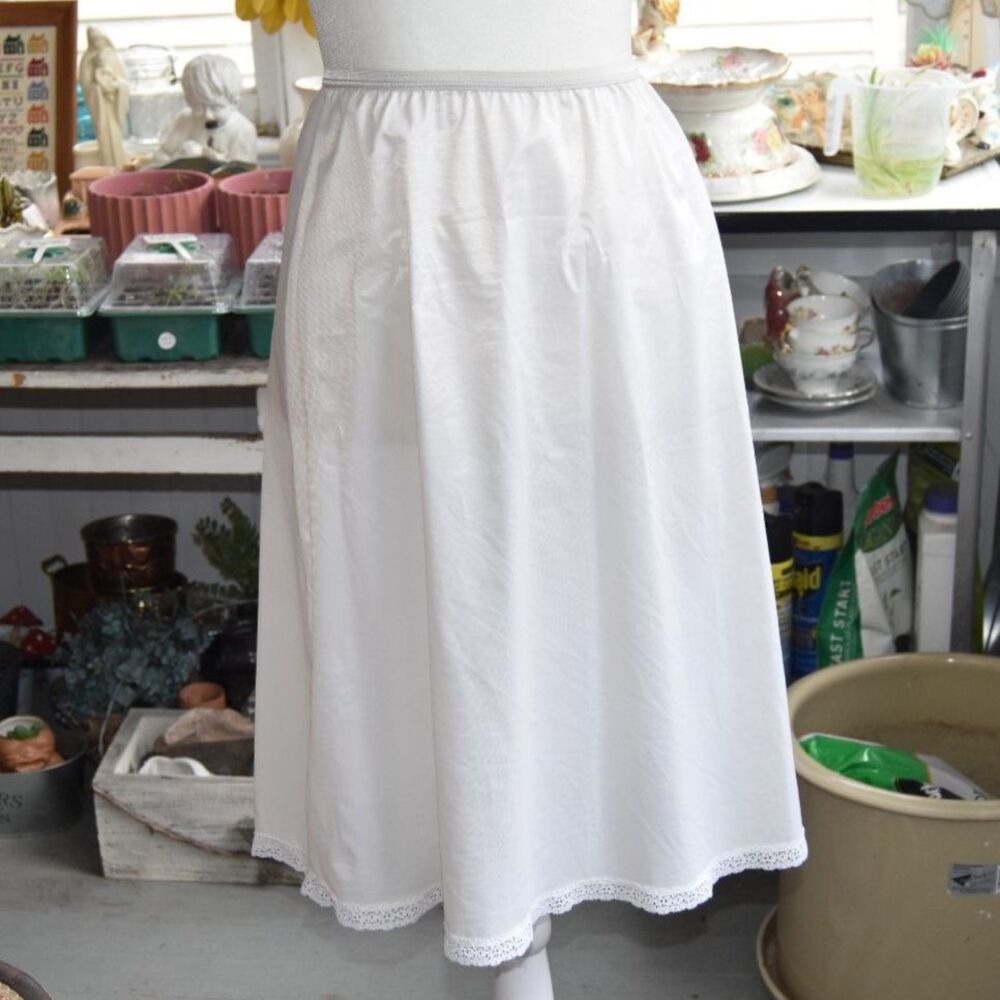 Vintage Vanity Fair Half Slip White Nylon Lace Hem S 60s 70s Made USA Lingerie S